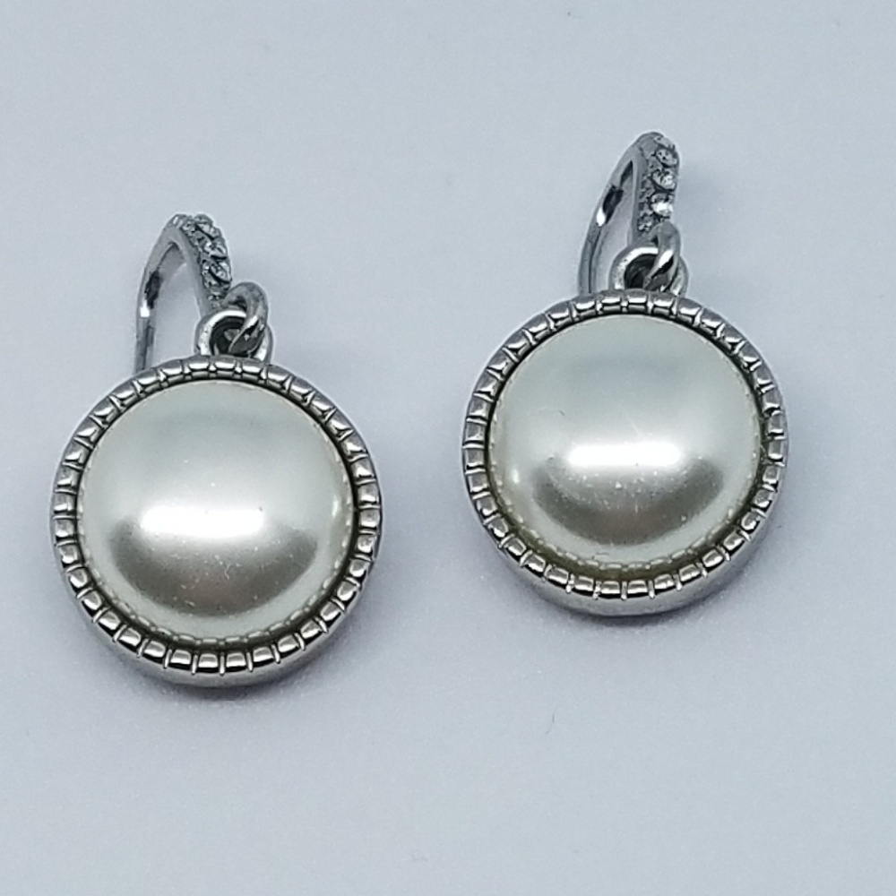 Stunning Silver and white Pearl earrings